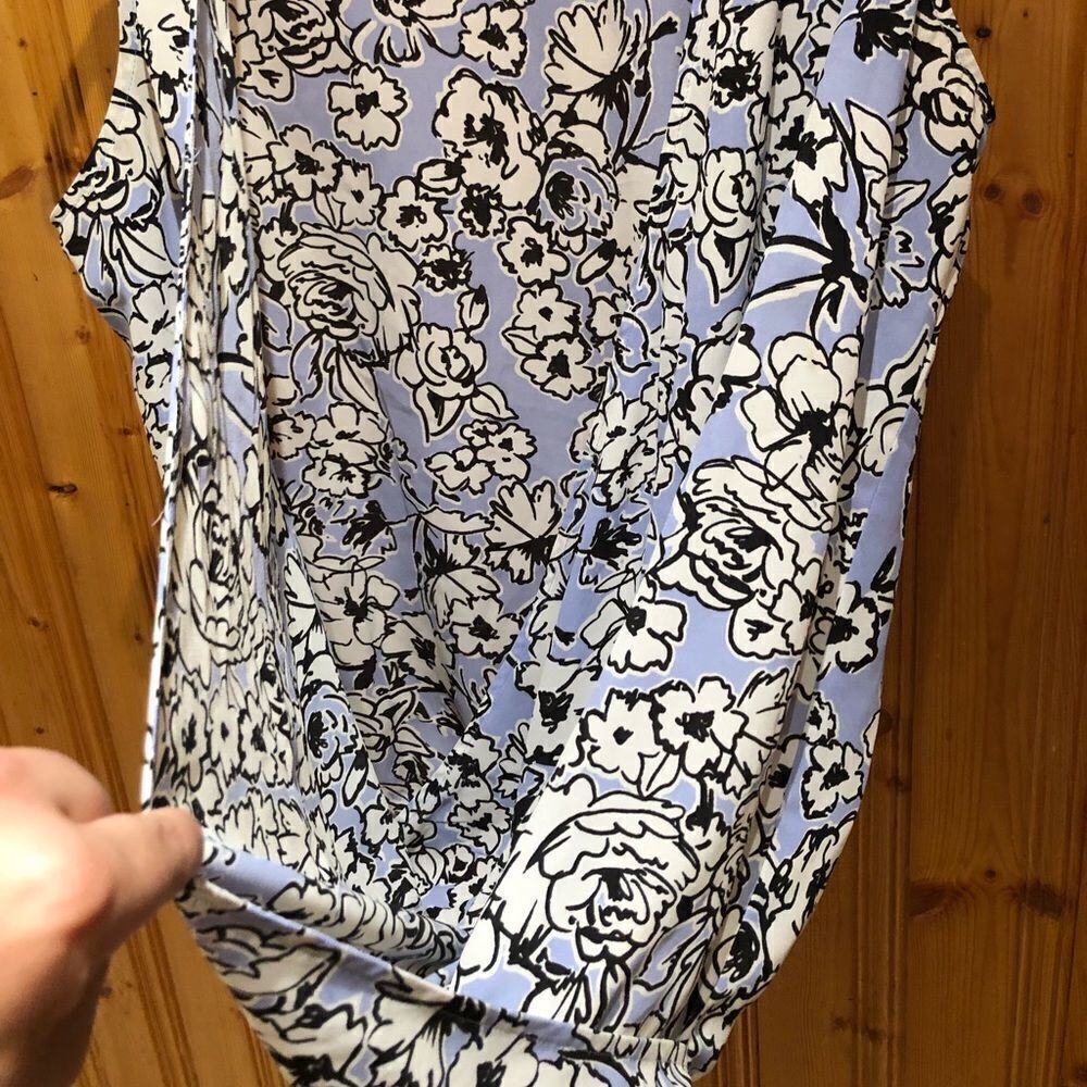 Loft Criss Cross Front Top Size Medium - Picture 12 of 15